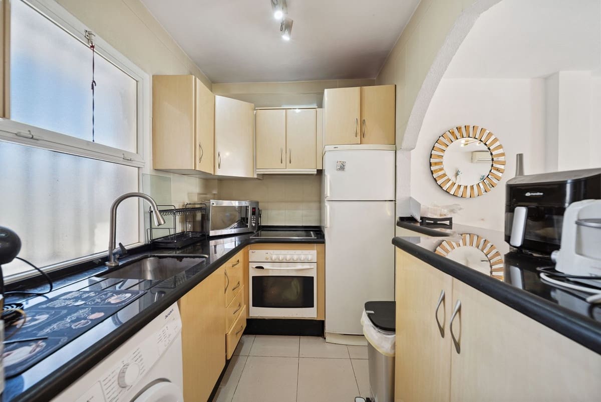 2 bedroom Apartment for sale in Torremolinos with pool - € 345,000 (Ref: 9096291)