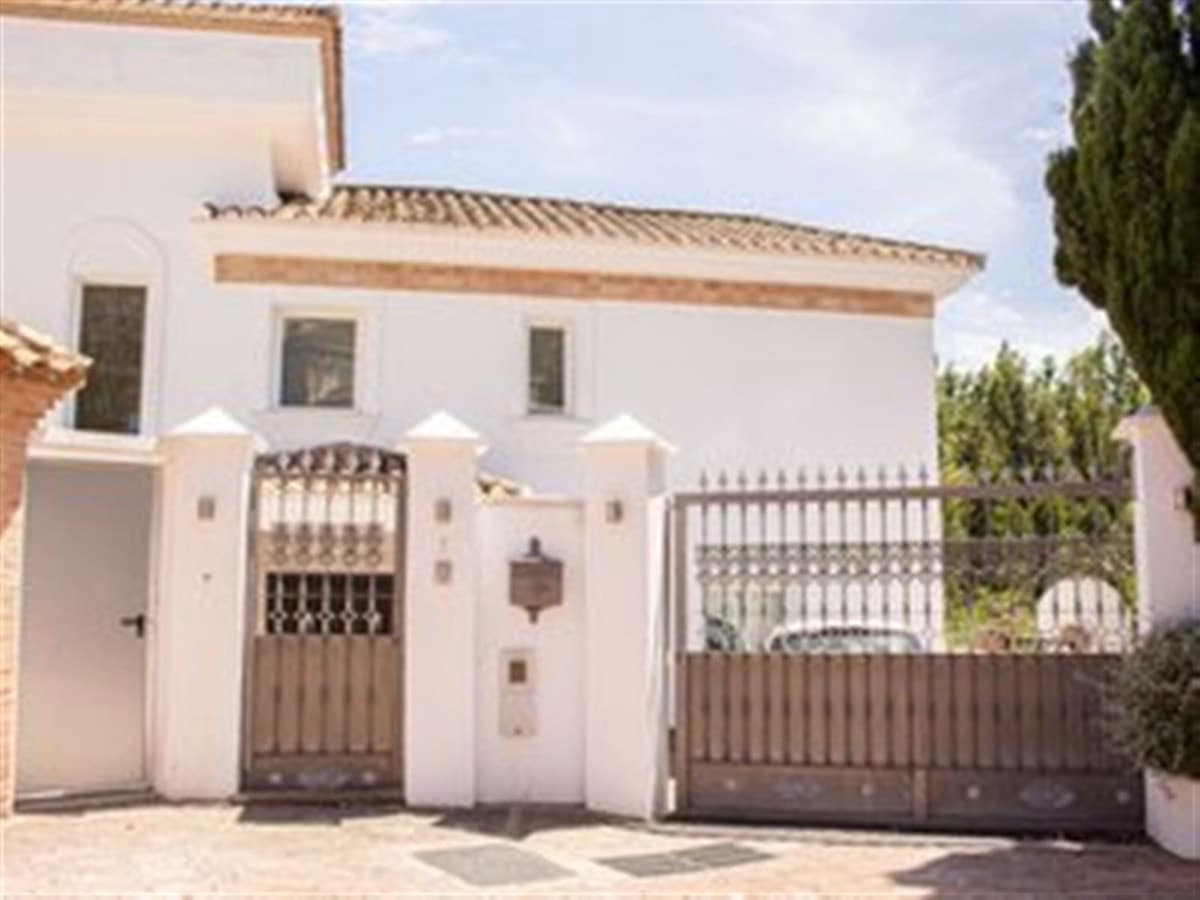 6 soveværelse Villa til salg i Benalmadena Costa med swimmingpool - € 1.100.000 (Ref: 9239517)