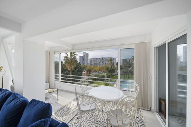 2 slaapkamer Appartement te koop in Benalmadena Costa, Benalmádena met zwembad - € 315.000 (Ref: 9647679)