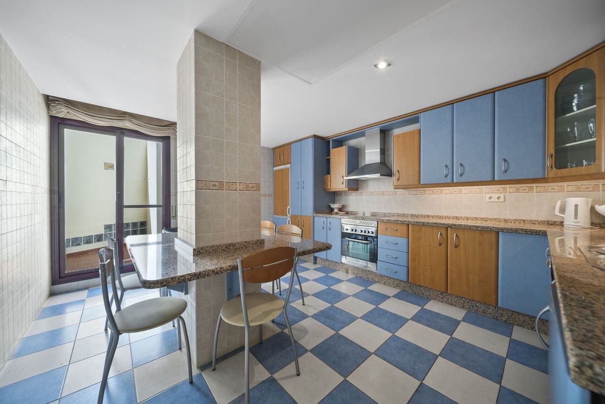 2 bedroom Apartment for sale in Benalmadena with pool - € 525,000 (Ref: 9647682)