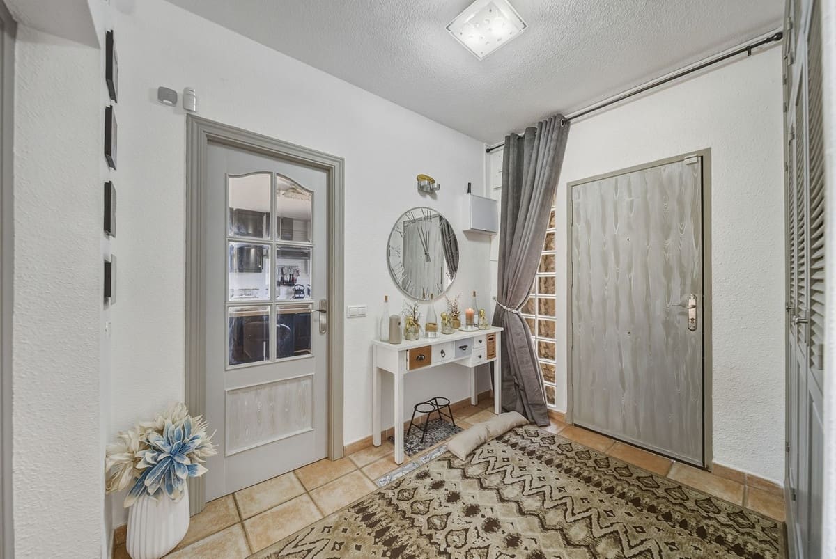 3 bedroom Villa for sale in Benalmadena Costa with pool - € 795,000 (Ref: 9647685)