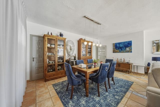 3 sypialnia Willa na sprzedaż w Benalmadena Costa, Benalmádena z basenem - 745 000 € (Ref: 9647685)