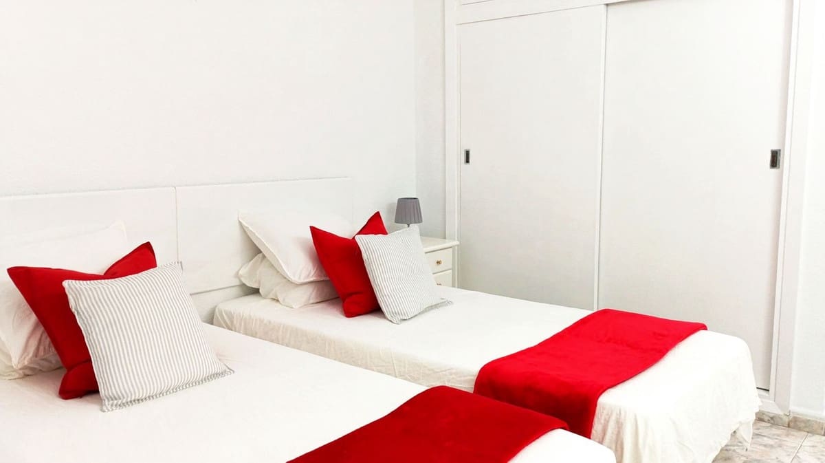 1 bedroom Apartment for sale in Benalmadena Costa with pool - € 197,500 (Ref: 9647688)