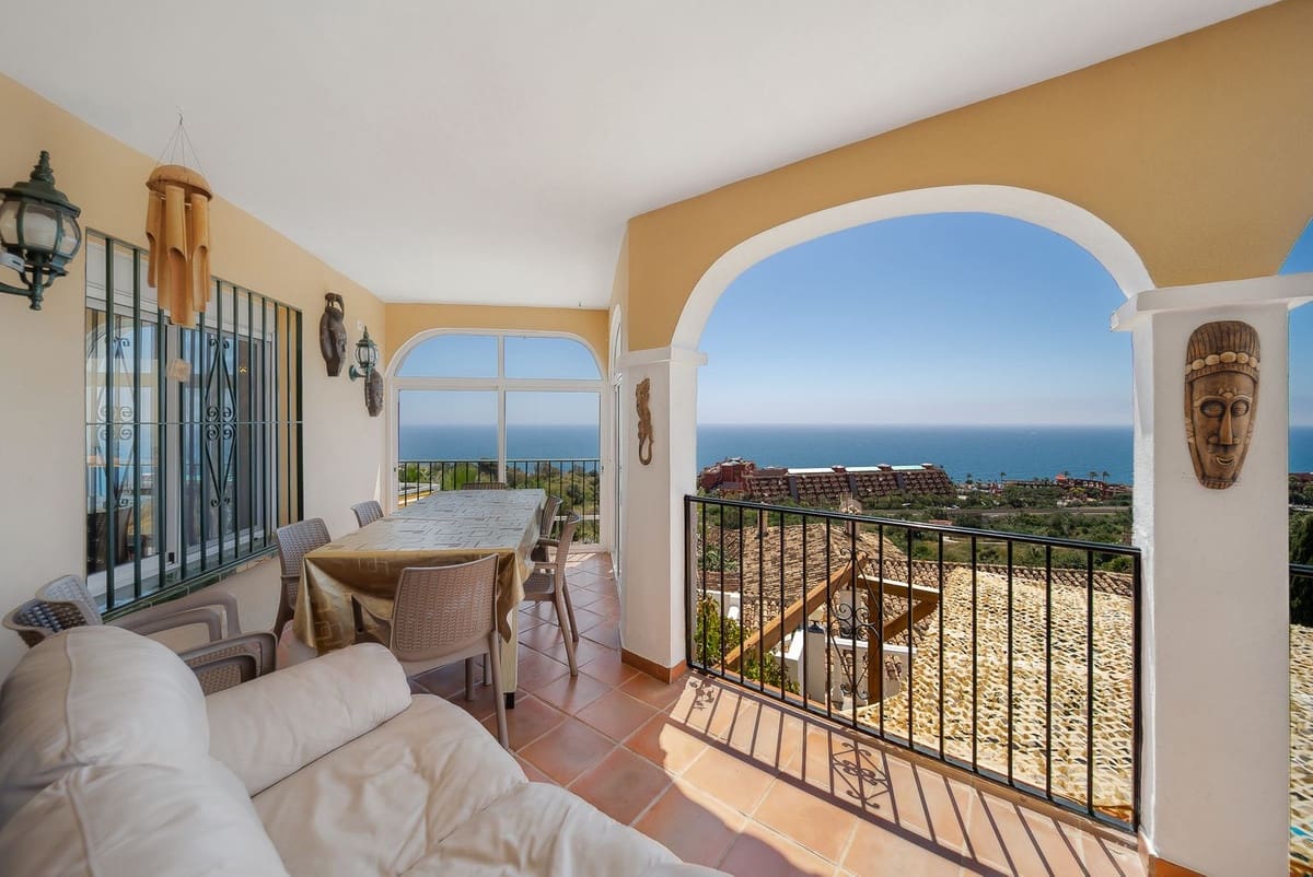 Chalet de 5 habitaciones en Benalmádena en venta - 1.325.000 € (Ref: 9647689)