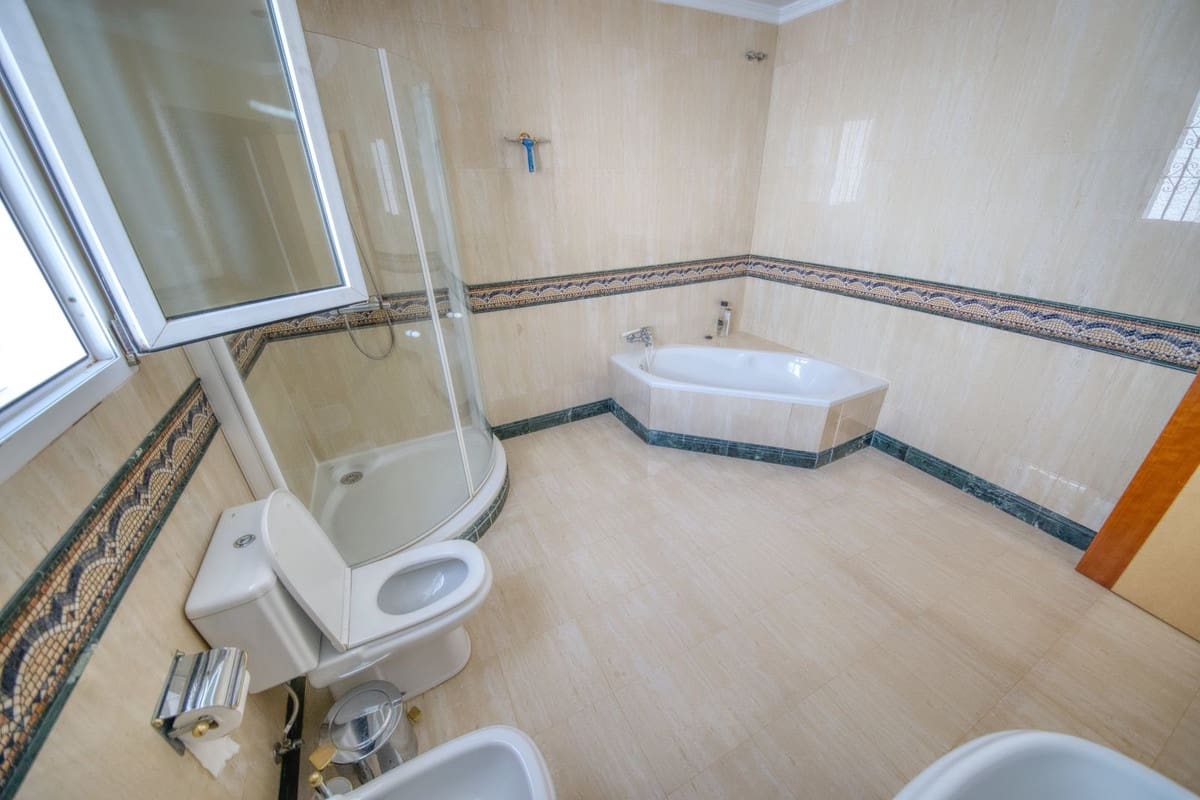 4 sypialnia Willa na sprzedaż w Benalmadena z basenem - 1 250 000 € (Ref: 9647690)