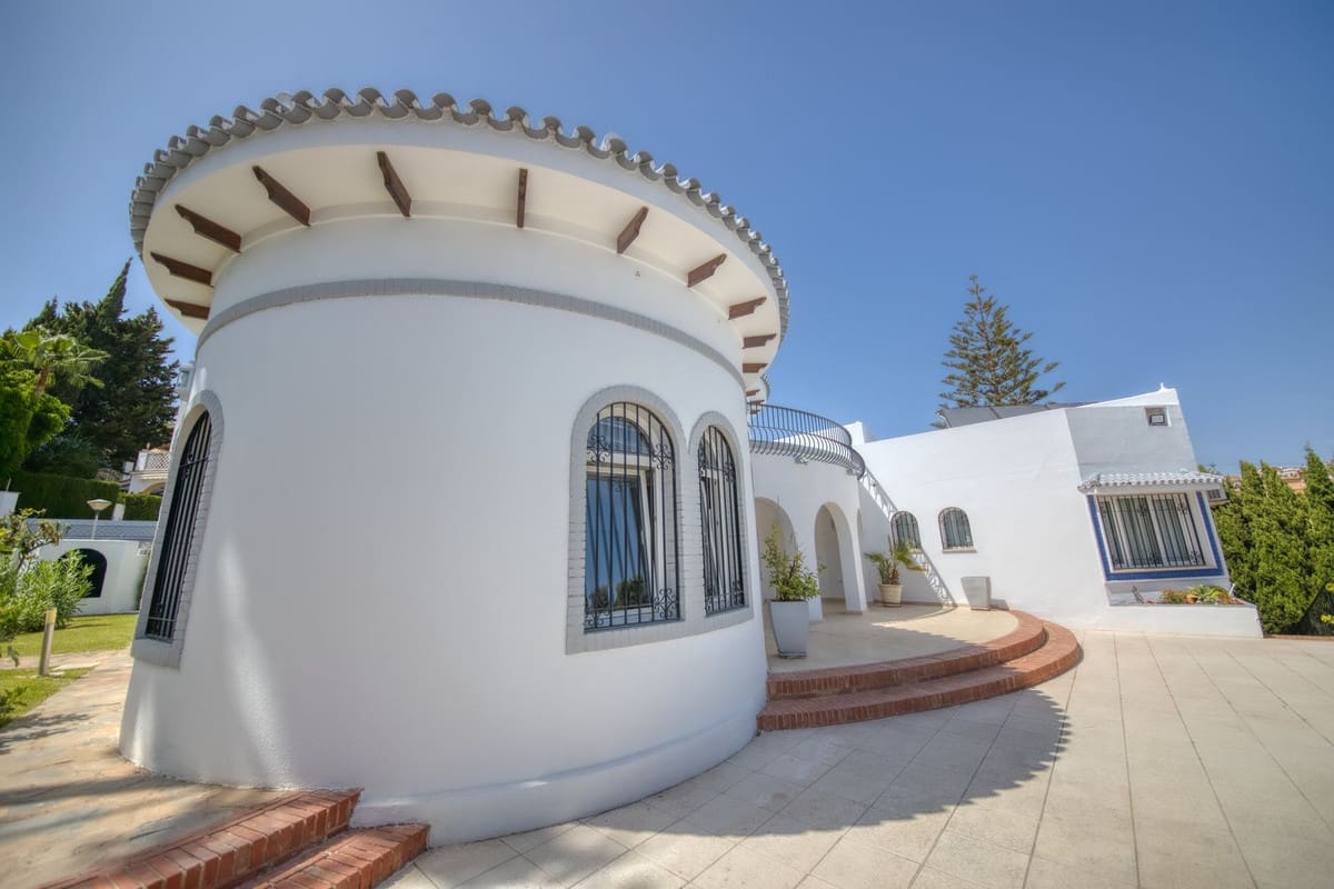 4 sypialnia Willa na sprzedaż w Benalmadena z basenem - 1 250 000 € (Ref: 9647690)