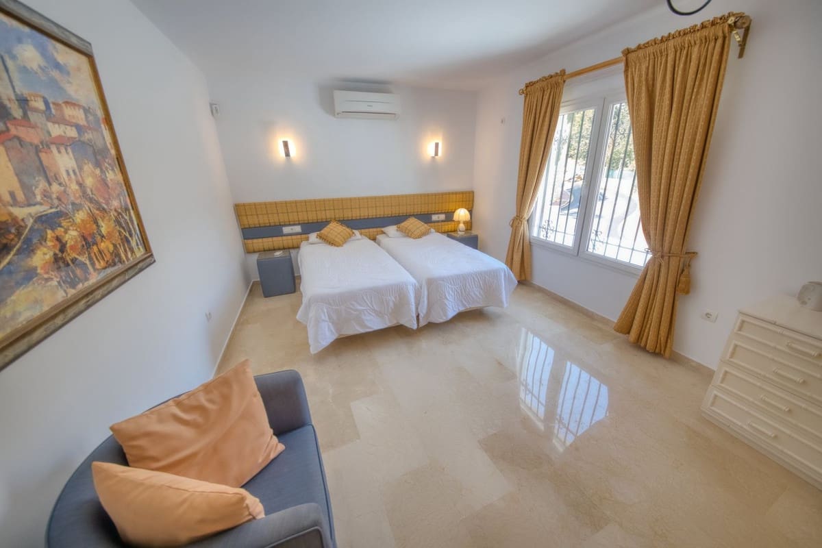 4 sypialnia Willa na sprzedaż w Benalmadena z basenem - 1 250 000 € (Ref: 9647690)