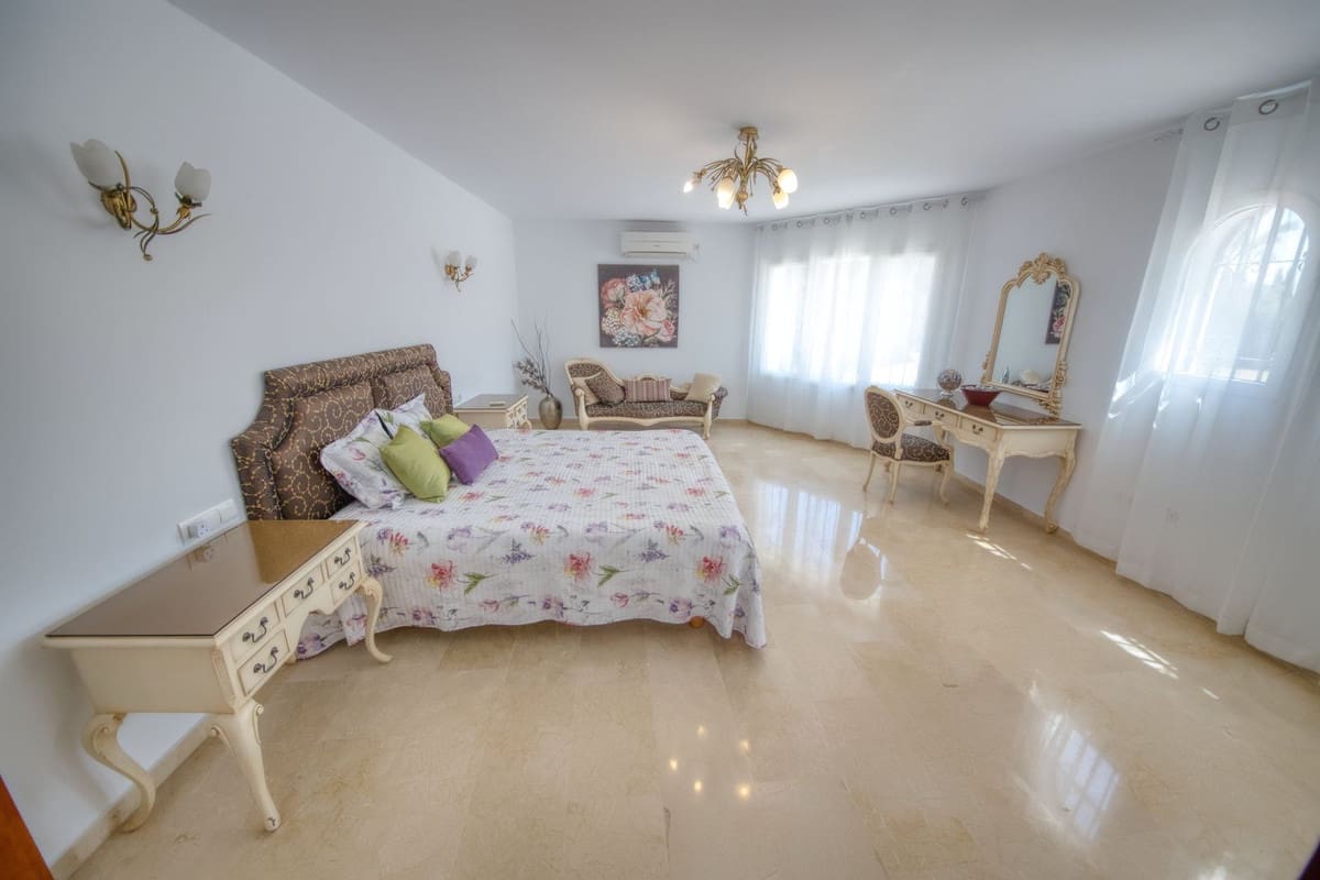 4 chambre Villa/Maison à vendre à Benalmadena avec piscine - 1 250 000 € (Ref: 9647690)