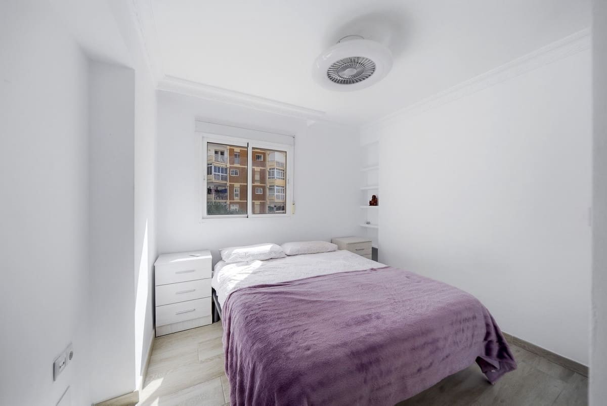 1 soverom Leilighet til salgs i Benalmadena Costa med svømmebasseng - € 215 000 (Ref: 9735150)