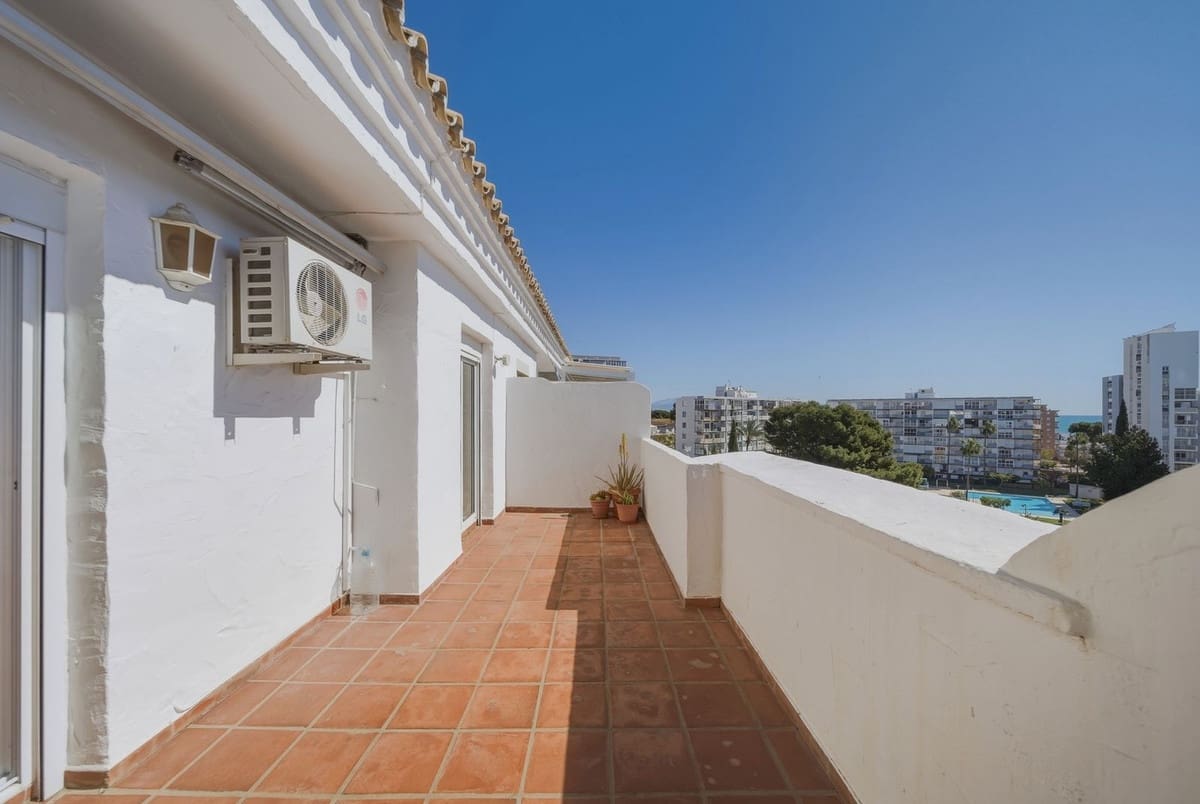 1 bedroom Penthouse for sale in Benalmadena Costa with pool - € 290,000 (Ref: 9741484)