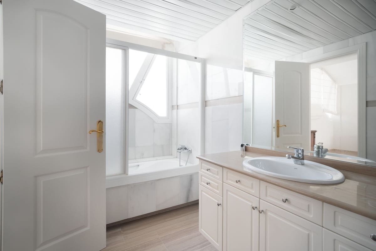 3 soverom Penthouse til salgs i Benalmadena Costa med svømmebasseng - € 745 000 (Ref: 9984341)