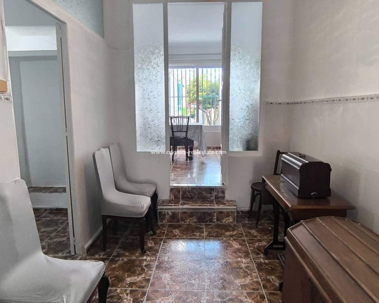 5 bedroom Townhouse for sale in Rojales with garage - € 210,000 (Ref: 8018231)