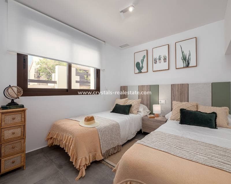 2 soveværelse Villa til salg i Villamartin med swimmingpool - € 275.000 (Ref: 8151705)