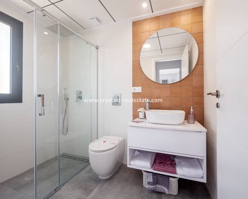 2 soveværelse Villa til salg i Villamartin med swimmingpool - € 275.000 (Ref: 8151705)