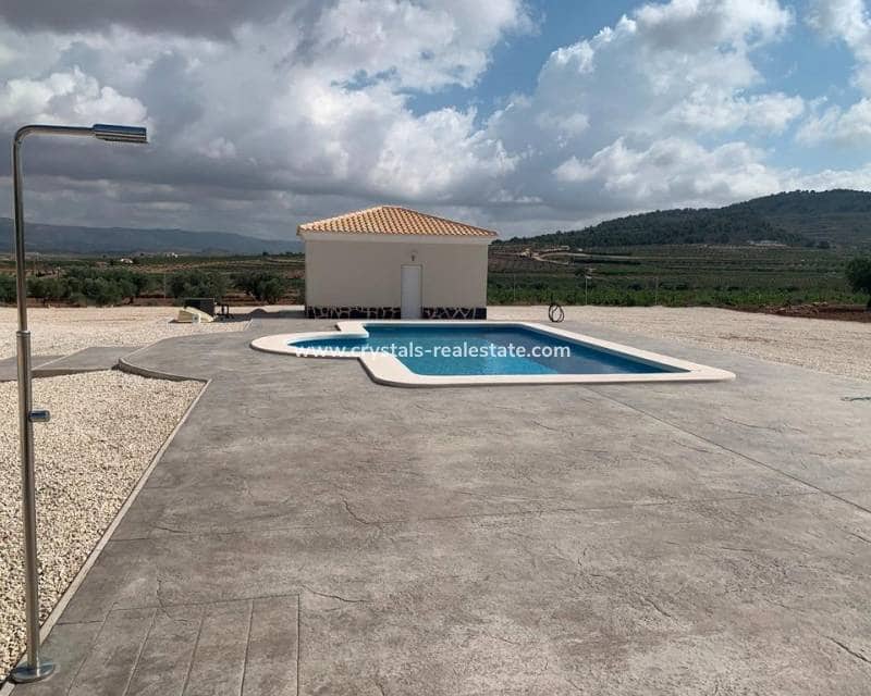 Chalet de 4 habitaciones en Pinoso en venta con piscina - 423.000 € (Ref: 8845701)