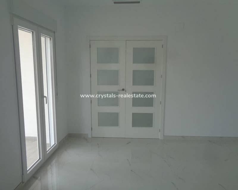 Chalet de 4 habitaciones en Pinoso en venta con piscina - 423.000 € (Ref: 8845701)