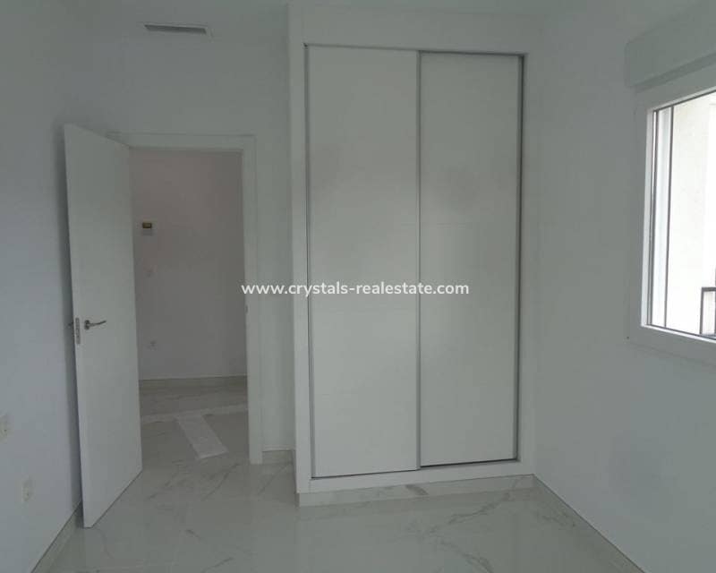 Chalet de 4 habitaciones en Pinoso en venta con piscina - 423.000 € (Ref: 8845701)