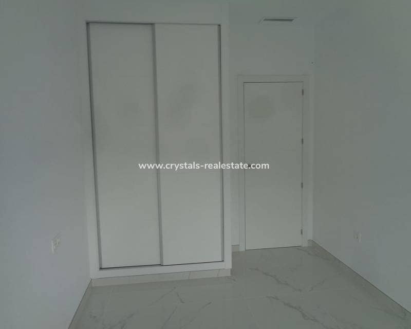 Chalet de 4 habitaciones en Pinoso en venta con piscina - 423.000 € (Ref: 8845701)