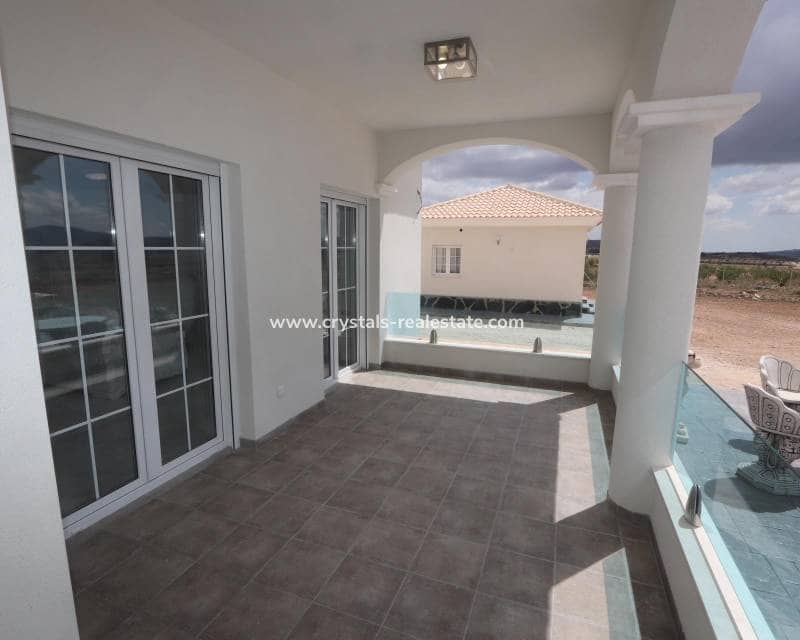 Chalet de 4 habitaciones en Pinoso en venta con piscina - 423.000 € (Ref: 8845701)