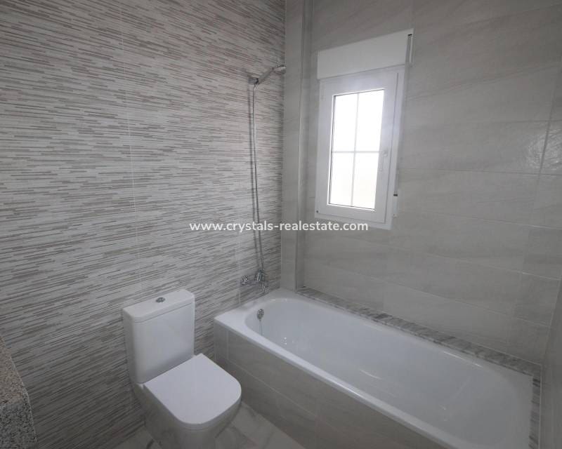 Chalet de 4 habitaciones en Pinoso en venta con piscina - 423.000 € (Ref: 8845701)