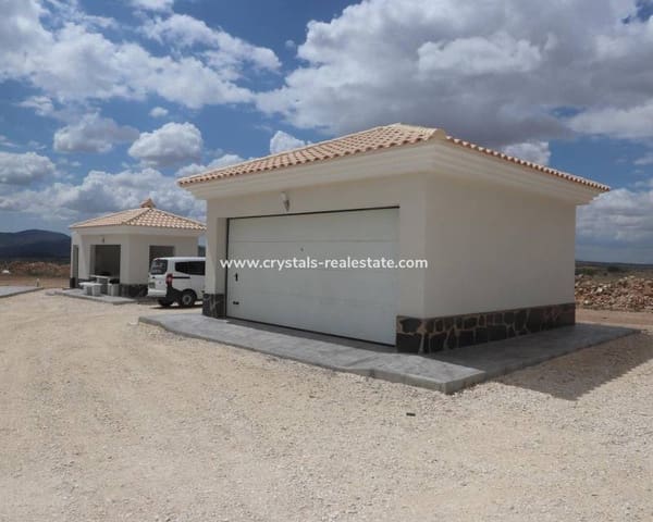 Chalet de 4 habitaciones en Pinoso en venta con piscina - 423.000 € (Ref: 8845701)