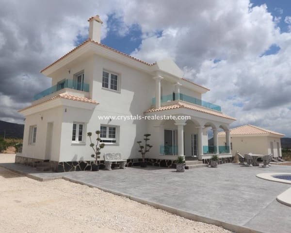 Chalet de 4 habitaciones en Pinoso en venta con piscina - 423.000 € (Ref: 8845701)