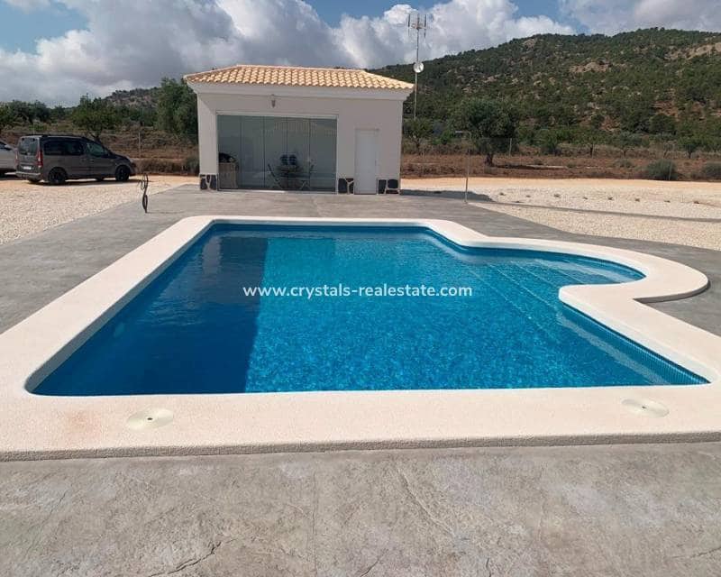 Chalet de 4 habitaciones en Pinoso en venta con piscina - 423.000 € (Ref: 8845701)
