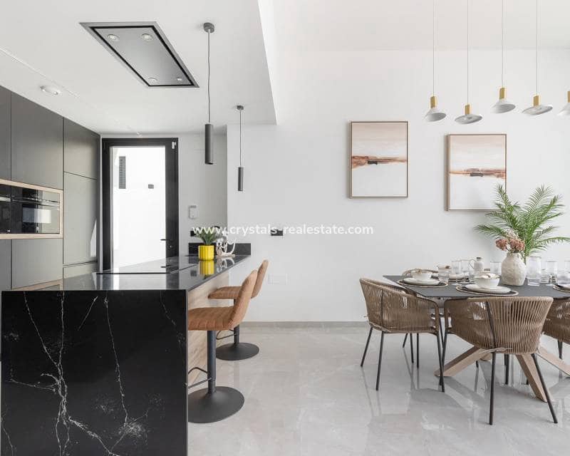 3 Zimmer Villa zu verkaufen in Los Balcones mit Pool - 700.000 € (Ref: 8846027)