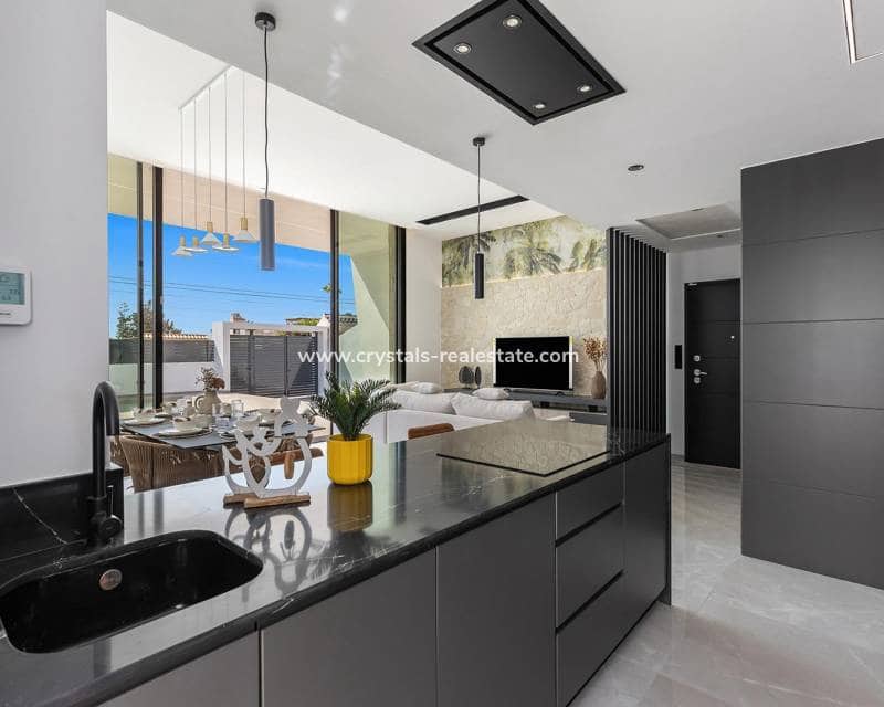 3 Zimmer Villa zu verkaufen in Los Balcones mit Pool - 700.000 € (Ref: 8846027)