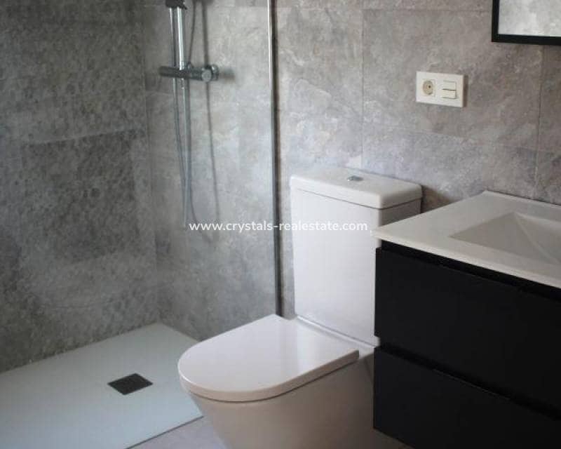 Chalet de 3 habitaciones en La Romana en venta con piscina - 345.000 € (Ref: 8846035)