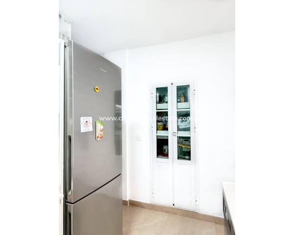 2 bedroom Apartment for rent in Guardamar Playa, Guardamar del Segura - € 700 (Ref: 9161895)