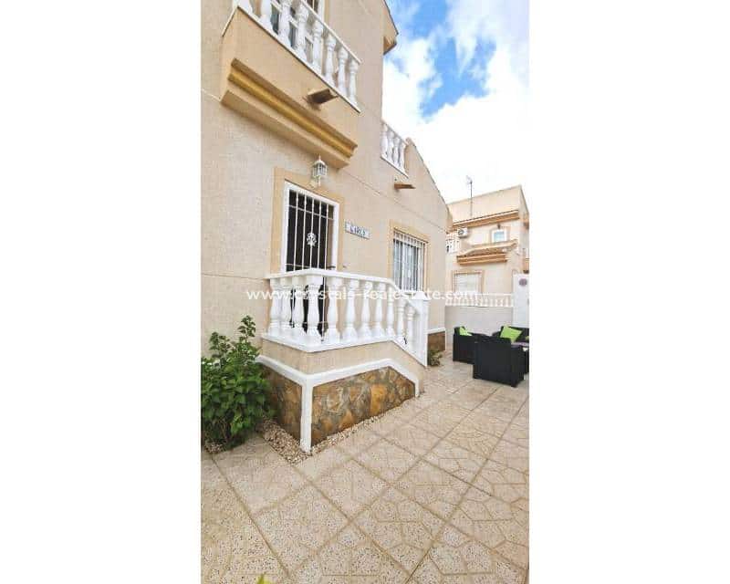 Chalet de 3 habitaciones en Ciudad Quesada en venta con piscina - 187.000 € (Ref: 9216166)