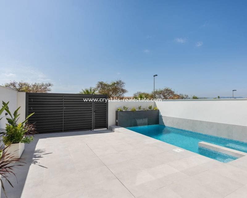 3 soveværelse Villa til salg i Benijofar med swimmingpool - € 359.900 (Ref: 9216501)