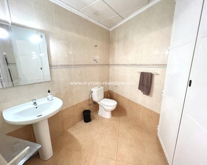 Kaupallinen myytävänä paikassa Guardamar del Segura - 99 000 € (Ref: 9578996)