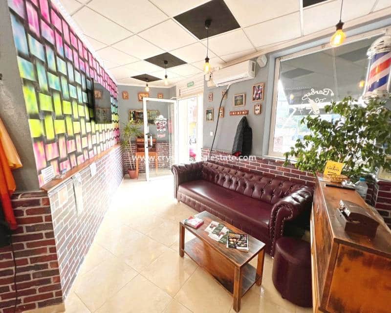 Kaupallinen myytävänä paikassa Guardamar del Segura - 99 000 € (Ref: 9578996)