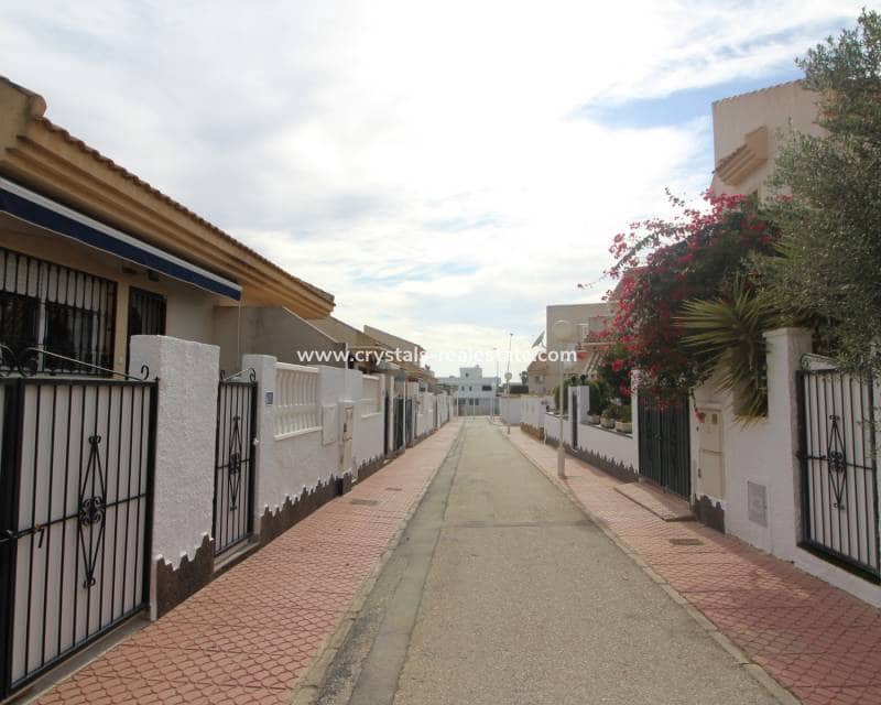 3 sovrum Semi-fristående Villa till salu i Ciudad Quesada med pool - 189 950 € (Ref: 9578999)