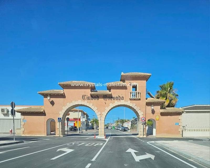 3 sovrum Semi-fristående Villa till salu i Ciudad Quesada med pool - 189 950 € (Ref: 9578999)