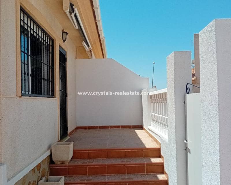 3 sovrum Semi-fristående Villa till salu i Ciudad Quesada med pool - 179 950 € (Ref: 9605443)