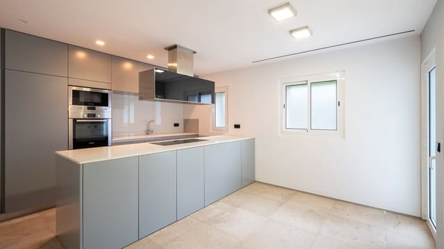 4 sovrum Lägenhet att hyra i Palma de Mallorca med garage - 2 500 € (Ref: 10008742)