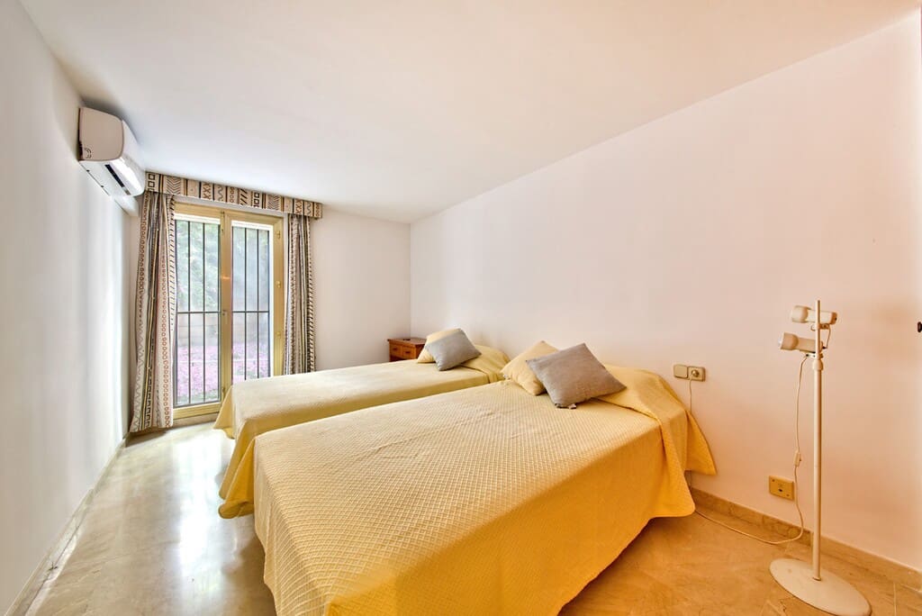 3 quarto Apartamento para arrendar em Puerto Portals com piscina garagem - 3 500 € (Ref: 10037086)