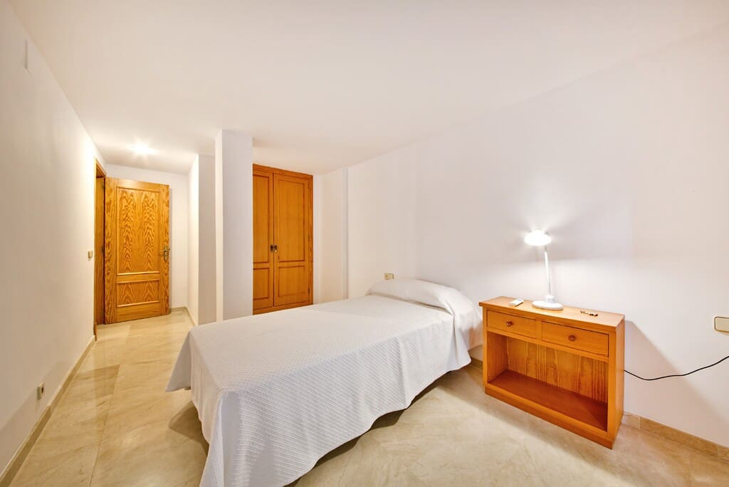 3 quarto Apartamento para arrendar em Puerto Portals com piscina garagem - 3 500 € (Ref: 10037086)