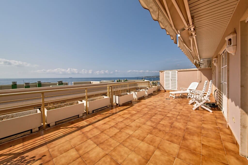 3 quarto Apartamento para arrendar em Puerto Portals com piscina garagem - 3 500 € (Ref: 10037086)