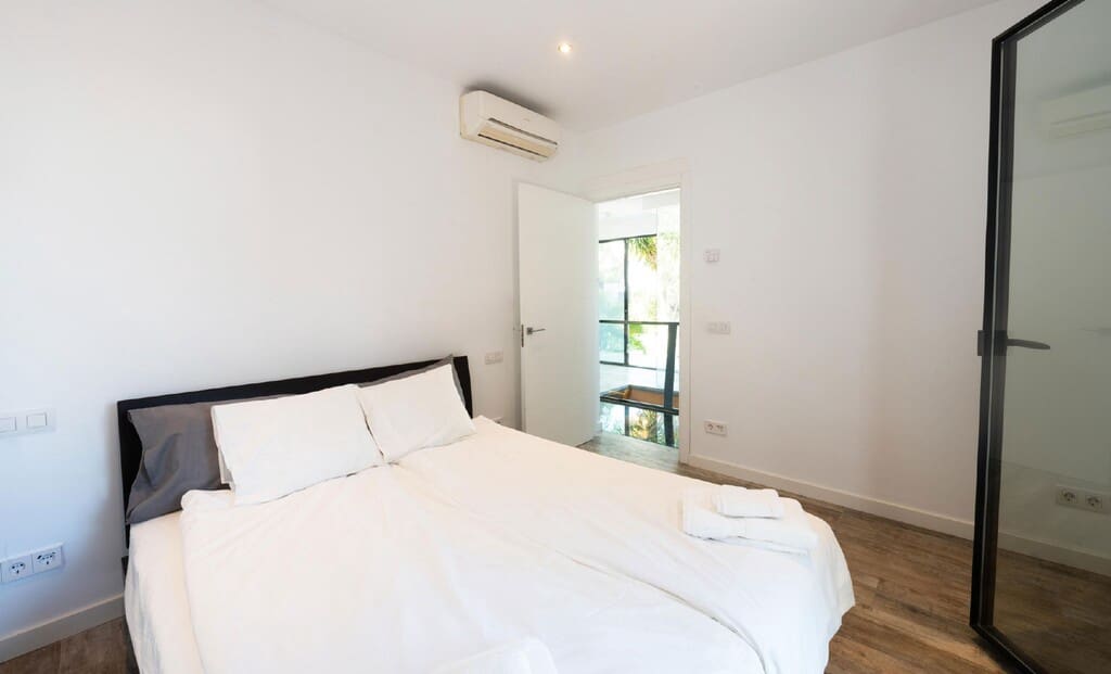 4 bedroom Villa for rent in Portals Nous with pool garage - € 12,000 (Ref: 10075403)