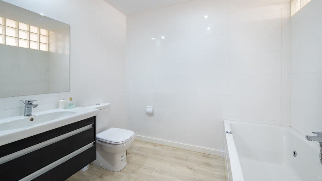 2 bedroom Apartment for sale in Puerto Portals with pool - € 1,680,000 (Ref: 7371579)