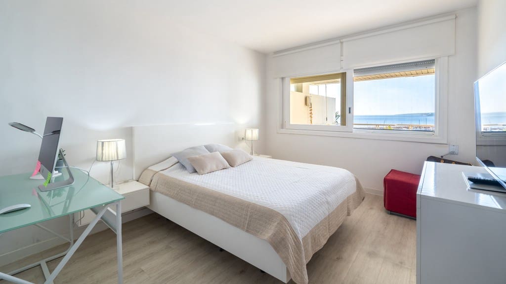 2 bedroom Apartment for sale in Puerto Portals with pool - € 1,680,000 (Ref: 7371579)