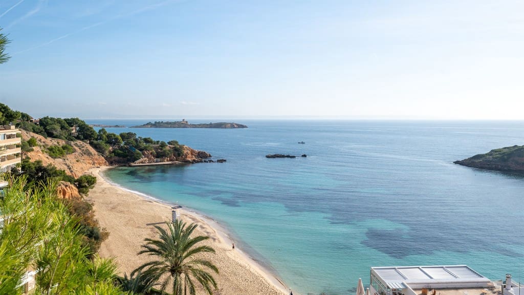 2 bedroom Apartment for sale in Puerto Portals with pool - € 1,680,000 (Ref: 7371579)