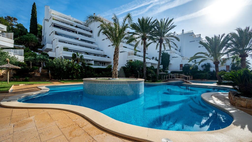 2 bedroom Apartment for sale in Puerto Portals with pool - € 1,680,000 (Ref: 7371579)