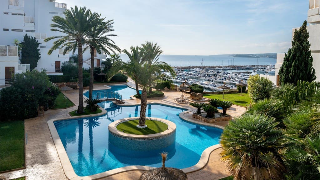 2 bedroom Apartment for sale in Puerto Portals with pool - € 1,680,000 (Ref: 7371579)