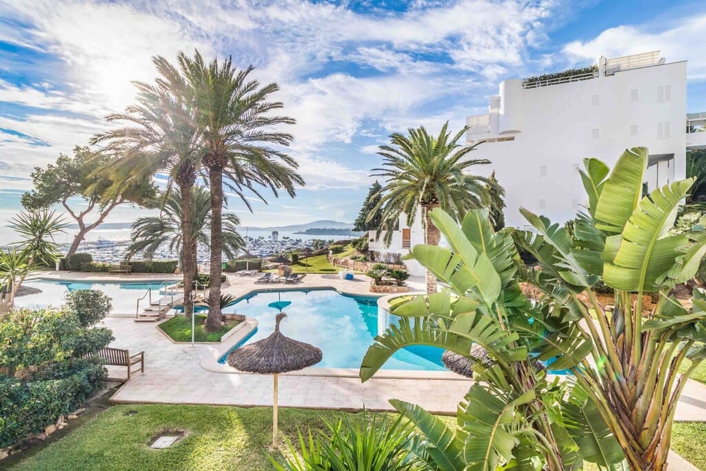 2 bedroom Apartment for sale in Puerto Portals with pool - € 1,680,000 (Ref: 7371579)