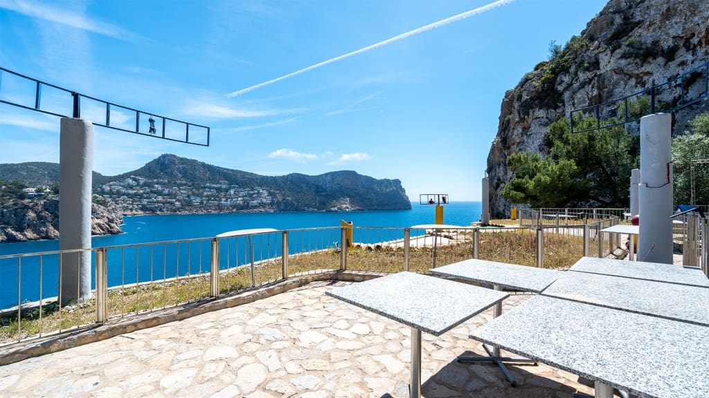 Commercial for sale in Puerto de Andratx - € 2,640,000 (Ref: 7371698)